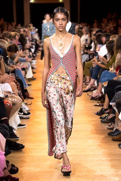 Look 25